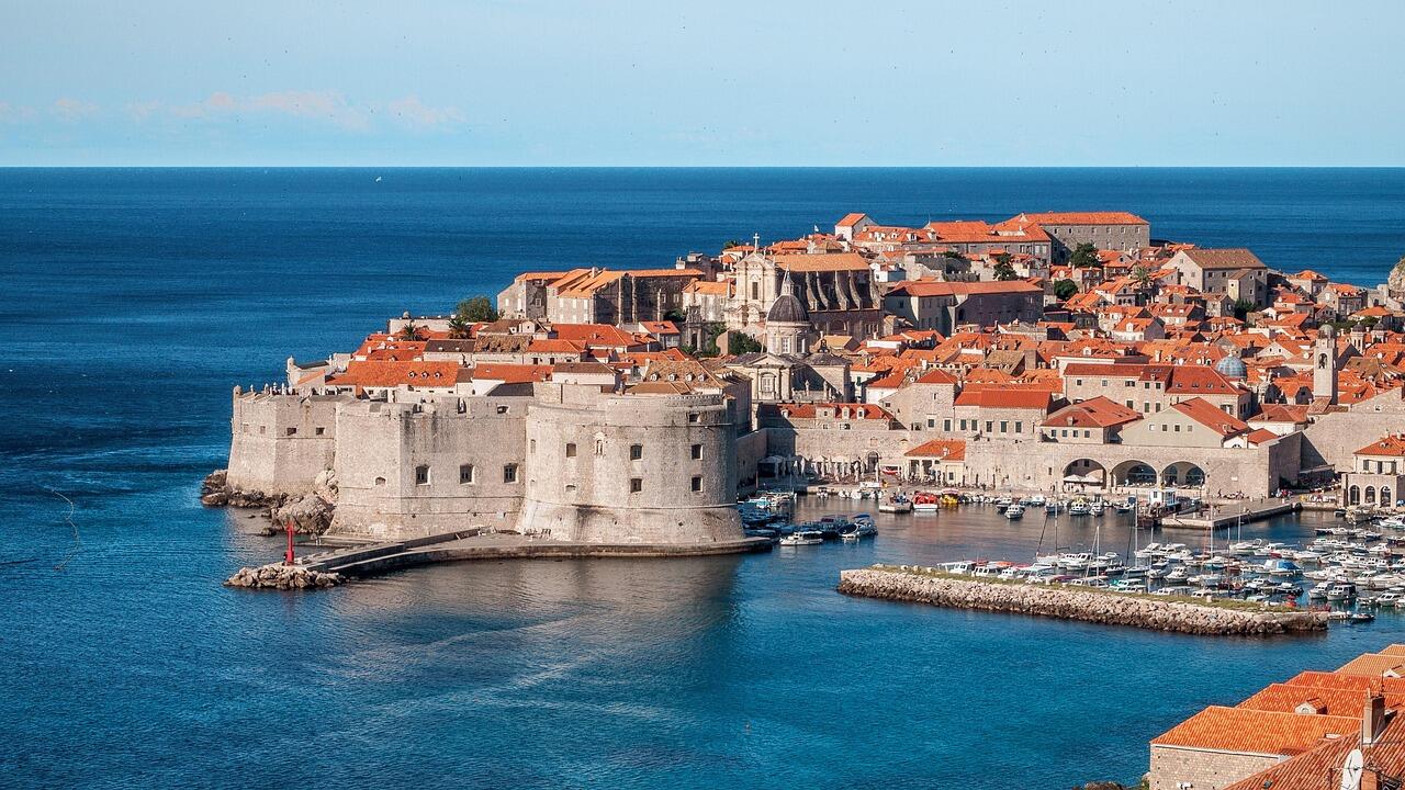 dubrovnik, croatia, kings landing, city, town, sea, old, architecture, mediterranean, summer, fortress, medieval, wall, water, cityscape, harbor, island, crotia, boats, docks, pier, buildings, rooftops, nature, skyline, houses