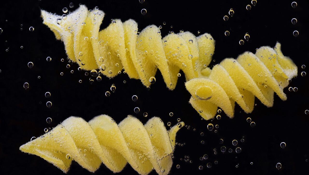 noodles, pasta, cook, boiling water, spiral noodles, food, meal, carbohydrates, underwater, air bubbles, gas bubbles, the pasta water, staple food, italian cuisine, submerged, water bubbles, close up, noodles, pasta, pasta, pasta, pasta, pasta