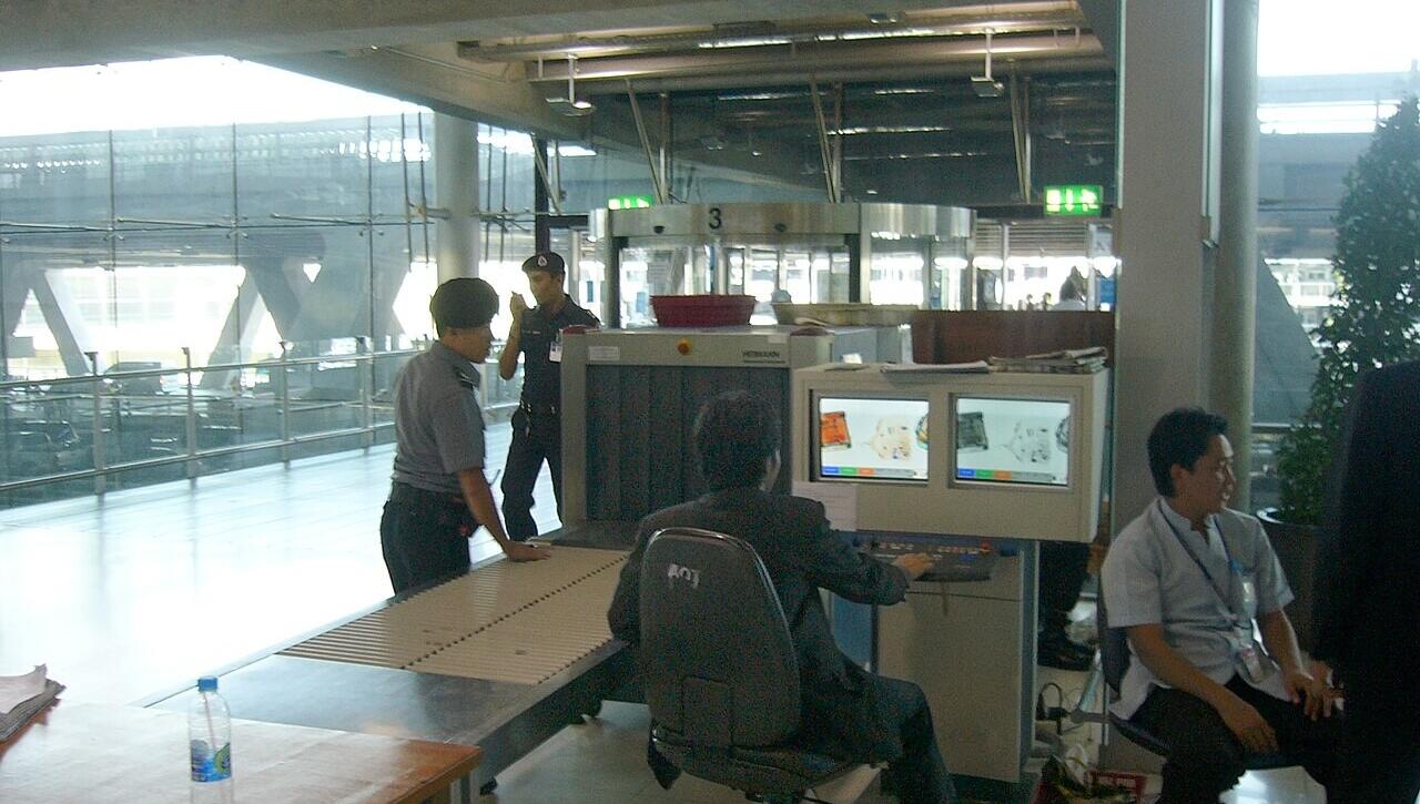 11 Things Never to Say at Airport Security - Yet Travelers Keep Saying Them