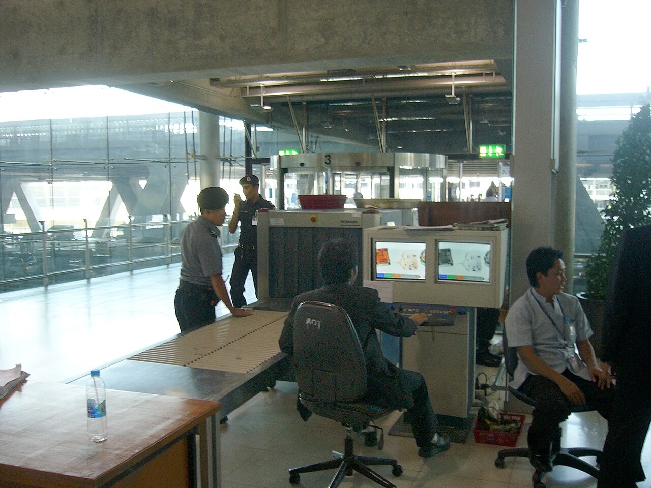 11 Things Never to Say at Airport Security - Yet Travelers Keep Saying Them